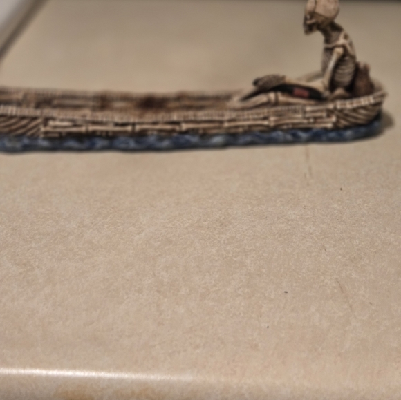 Skull in boat incense burner - Picture 2 of 7
